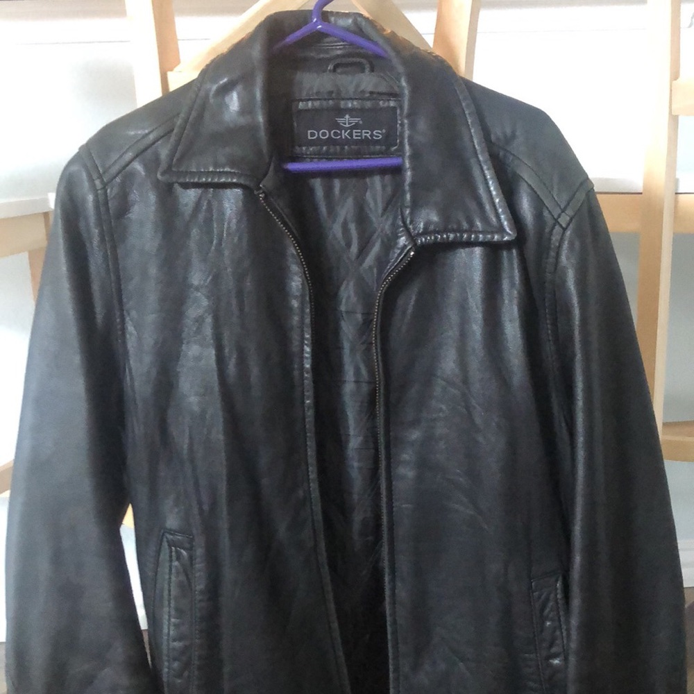 Men’s leather jacket, size medium. 100% genuine leather